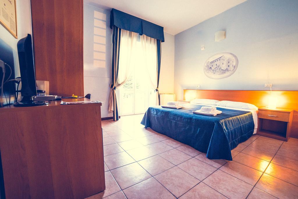 Hotel La Gaietta Millesimo Rum bild